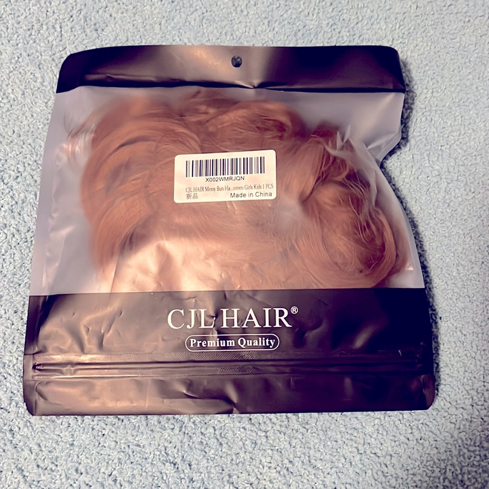 NWOT Synthetic Hair Messy Bun Scrunchie, Light Reddish Brown